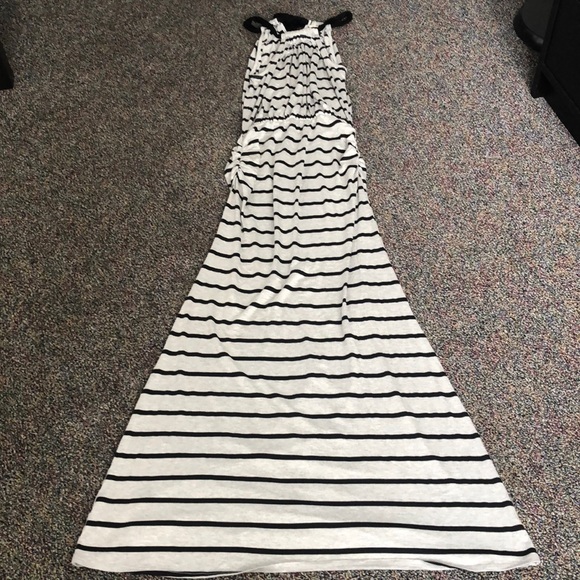 Anthropologie Dresses & Skirts - Everleigh size medium maxi halter dress